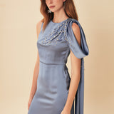 OMUZ VE İŞLEME DETAYLI TEK KOL SATEN ABİYE GRİ MAVİ