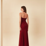 SİMLİ KUMAŞ BOYUNDAN BAĞLAMALI VE YIRTMAÇLI ELBİSE KIRMIZI