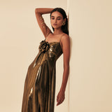 PARLAK KUMAŞ ÇİÇEK DETAYLI STRAPLEZ ABİYE GOLD