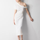 DRAPE VE DÜŞÜK OMUZ DETAYLI MİDİ BOY ELBİSE BEYAZ