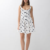 KARE YAKALI BELDEN BÜZGÜLÜ PUANTİYELİ KOTON MİNİ ELBİSE BEYAZ