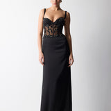 ASKILI TRANSPARAN DETAYLI BALENLİ İŞLEMELİ UZUN KREP SATEN ELBİSE SİYAH