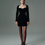 BELE OTURAN UZUN KOLLU KISA KOTON KADİFE ELBİSE SİYAH