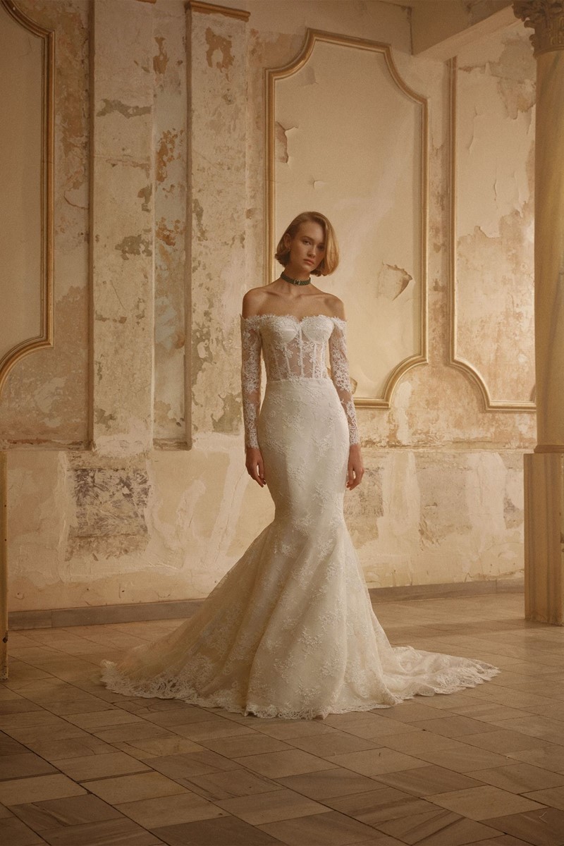 FRENCH LACE FISH-CUT WEDDING DRESS WITH GEPIER