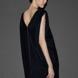 V YAKALI ARKADAN FERMUARLI BOL KESİM MİDİ BOY DÜZ KREP ELBİSE SİYAH