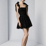 BÜZGÜ DETAYLI KALIN ASKILI DANTEL ELBİSE SİYAH