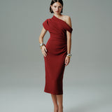DRAPE VE DÜŞÜK OMUZ DETAYLI MİDİ BOY ELBİSE BORDO
