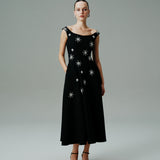 İŞLEMELİ MİDİ BOY ELBİSE SİYAH