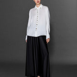 YAKADA VE ÖN PATTA TAŞ İŞLEMELİ SATEN GÖMLEK BEYAZ