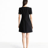 BİSİKLET YAKALI KISA KOLLU TAŞ İŞLEMELİ KISA KREP ELBİSE SİYAH