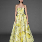 STRAPLEZ YAKALI DAİRE KLOŞ ETEKLİ UZUN İŞLEMELİ TÜL ELBİSE SARI