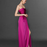 STRAPLEZ YAKALI YANDAN YIRTMAÇLI UZUN KREP ELBİSE FUSIA
