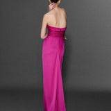 STRAPLEZ YAKALI YANDAN YIRTMAÇLI UZUN KREP ELBİSE FUSIA
