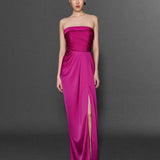 STRAPLEZ YAKALI YANDAN YIRTMAÇLI UZUN KREP ELBİSE FUSIA